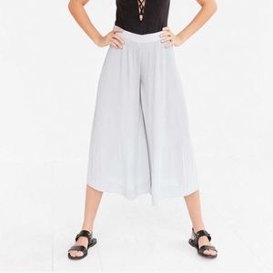 NWOT Urban Outfitters pleated culottes pants